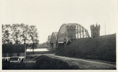 12028 Gezicht op de spoorbrug over de Rijn te Rhenen.